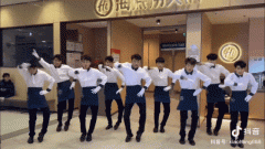 <b>从海底捞的“捞面表演”到餐饮界的“擦边舞”</b>